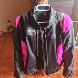 Vendo chaqueta de moto y casco, nuevos