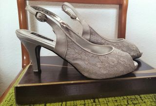 Zapatos de fiesta plateados
