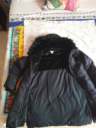 Plumas largo con capucha de mujer HM
