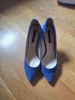 Zapato tacón ante azul Klein
