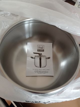 Pentola a pressione nuova 