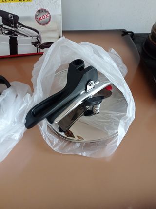 Pentola a pressione nuova 