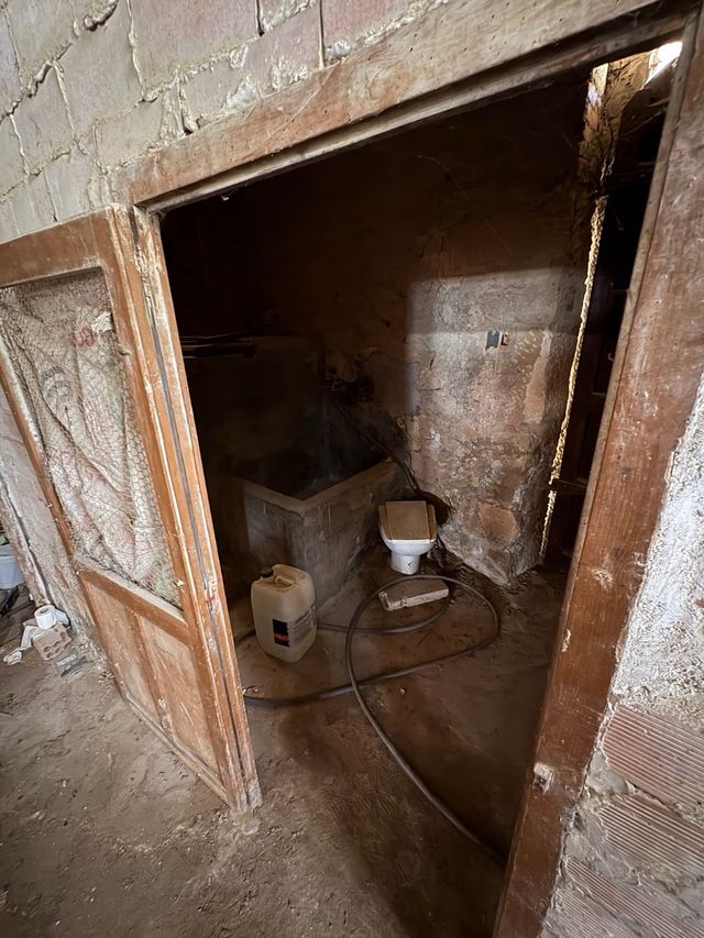 Almacen con puerta seccional