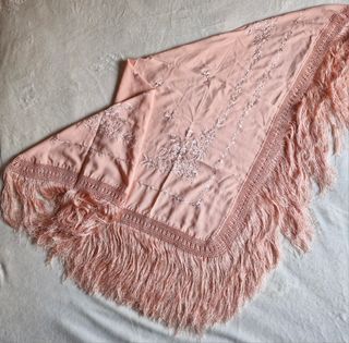 Mantón de manila seda natural.