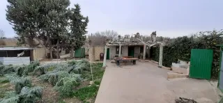 Terreno con casera y piscina en corella