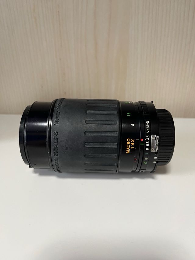 Vivitar 70/210mm F4.5/5.6 Macro Focusing Zoom Lens