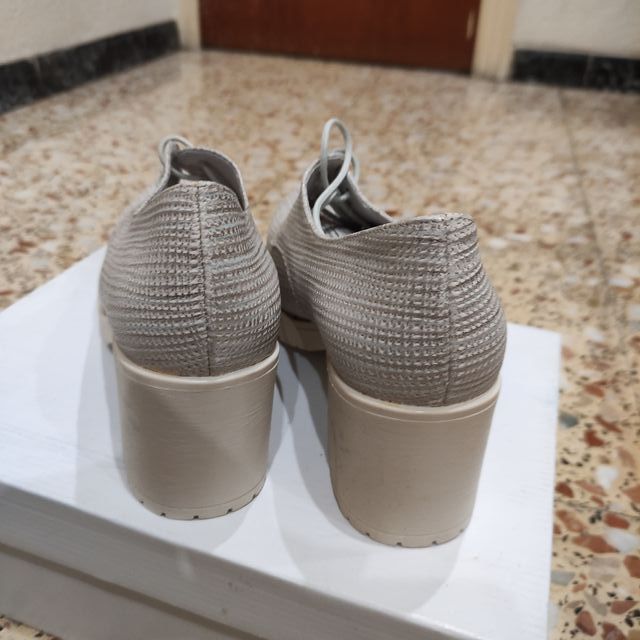 Zapatos de piel  Tacón plata