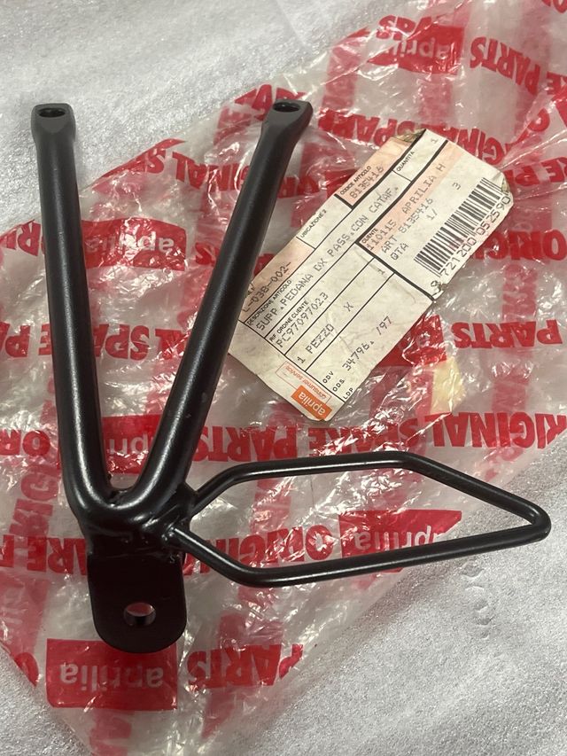 Estribo trasero aprilia AF125 90/92