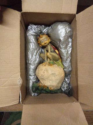 Figura hada mariposa en roca, Paor