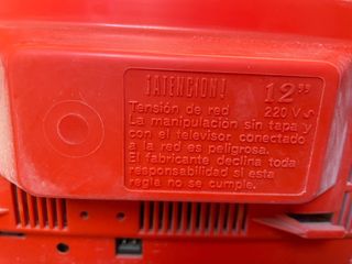 Tv antiguo Elbe 12” color rojo