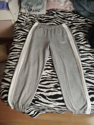 Pantalón chándal Bershka mujer
