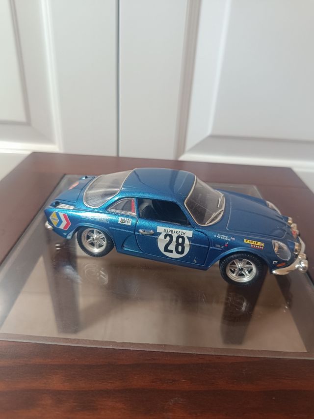Coche miniatura Renault Alpine A110