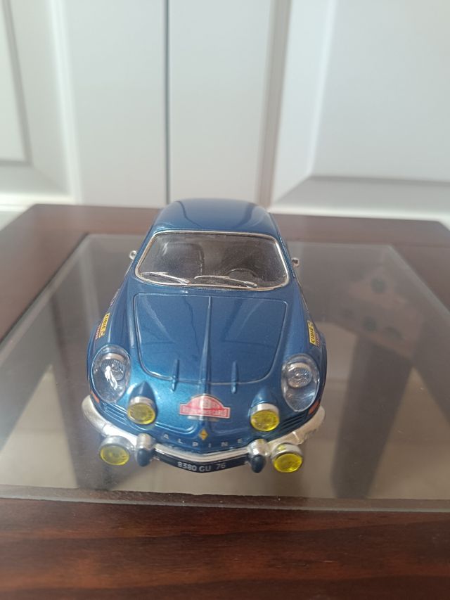 Coche miniatura Renault Alpine A110