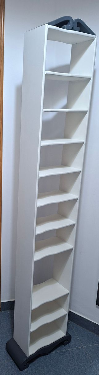 Estanteria CDs decorativa