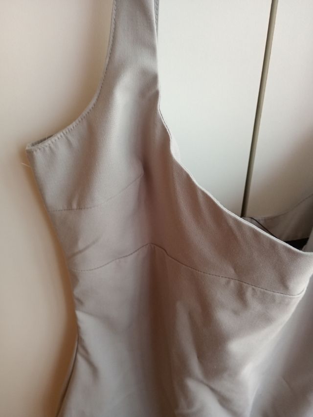 Vestido gris de tirantes verano