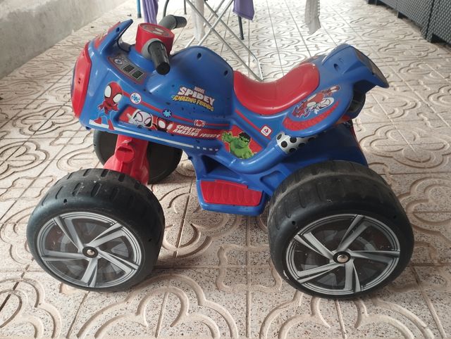 Quad spidey y sus amigos