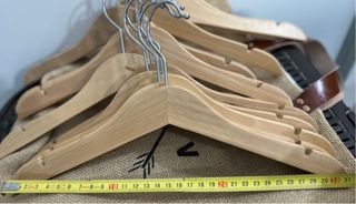 Perchas de madera pequeñas