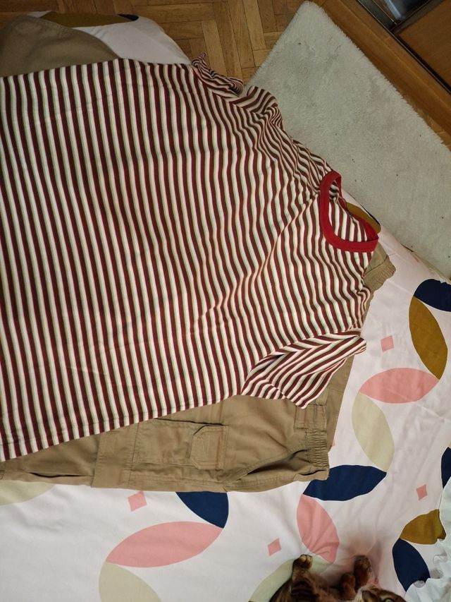 Pantalón multibolsillo con regalo