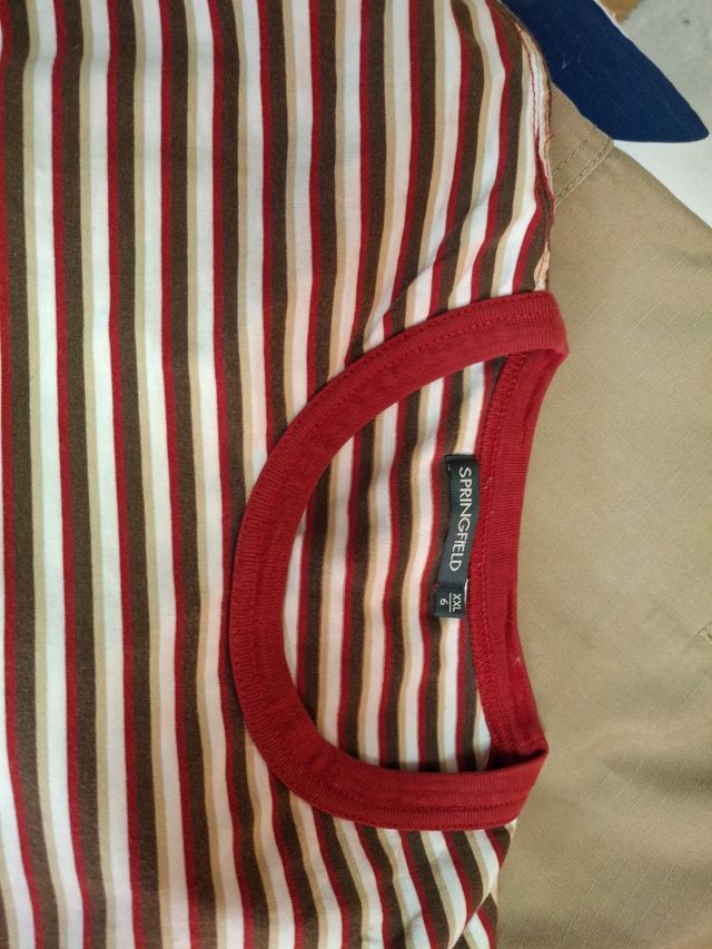 Pantalón multibolsillo con regalo