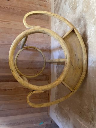 Mobili da bagno antichi con utensili