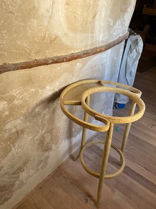 Mobili da bagno antichi con utensili