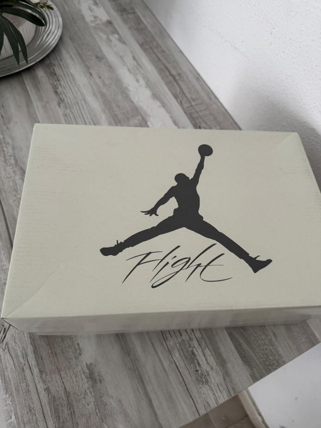 Zapatillas Jordan Retro 4 SB