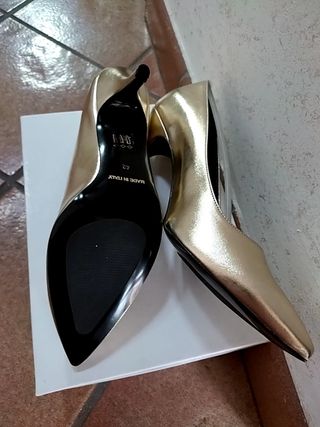 Scarpe oro chiaro