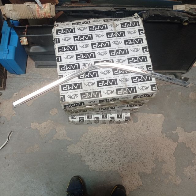 Piezas Dodge 3700 GT y Authi Morris, MG,