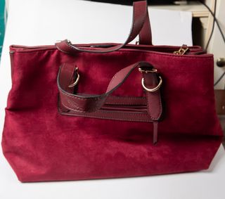 Bolso Paco Martínez color burdeos.