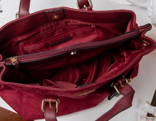 Bolso Paco Martínez color burdeos.