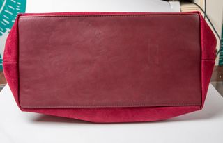 Bolso Paco Martínez color burdeos.