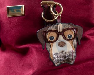 Bolso Paco Martínez color burdeos.