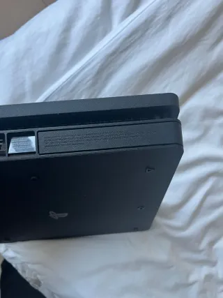 PlayStation 4 con dos mandos