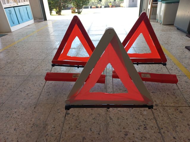 Juego de tres triángulos de peligro