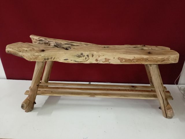 Comodino rustico ed elegante