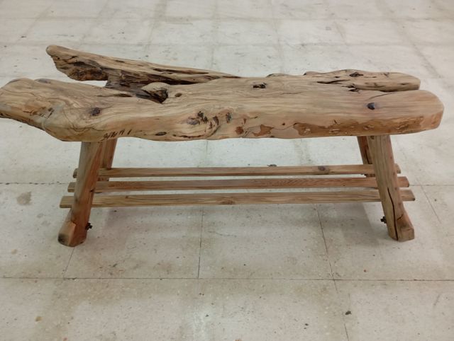 Comodino rustico ed elegante