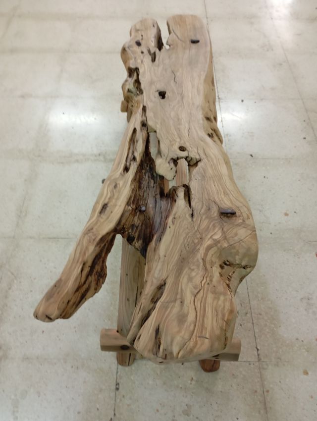 Comodino rustico ed elegante