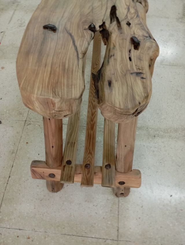 Comodino rustico ed elegante