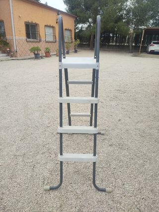 Escalera piscina