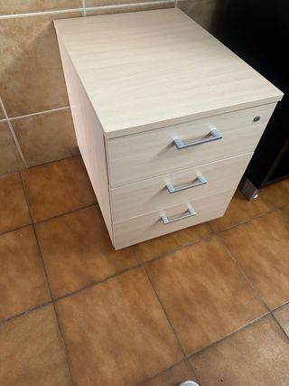 Escritorio y cajonera oficina casi sin uso1regal
