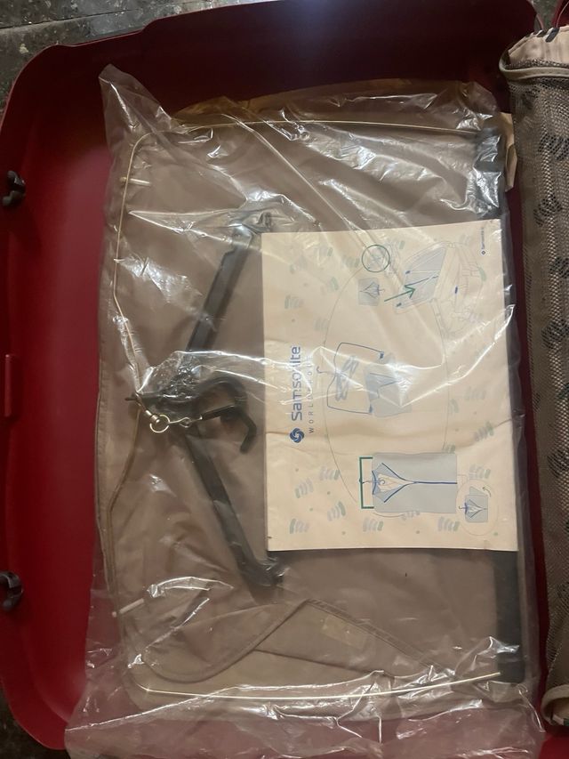 Maleta grande y neceser Samsonite burdeos