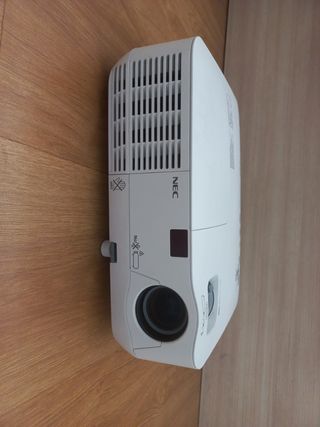 Proyector NEC NP215. 