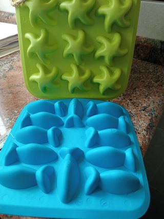 2 Cubiteras formas peces y estrellas