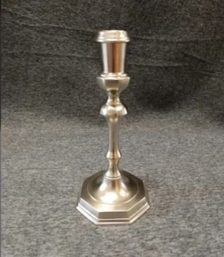 Pequeño candelabro o portavelas