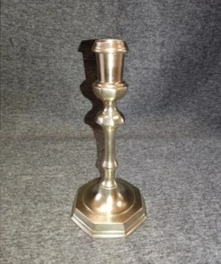 Pequeño candelabro o portavelas