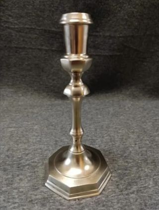 Pequeño candelabro o portavelas