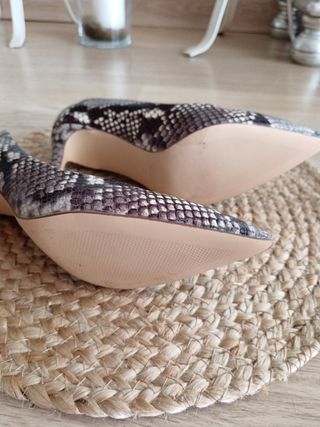Zapatos de salón. Zara. Nuevos. N 36