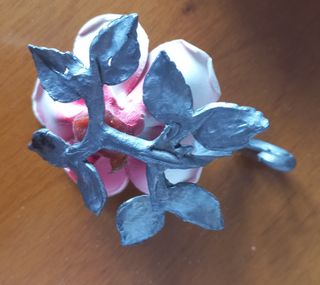 Portacandela a forma di rosa con manico