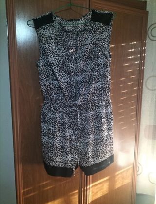 Mono pantalón corto de chica talla 38 de Primark