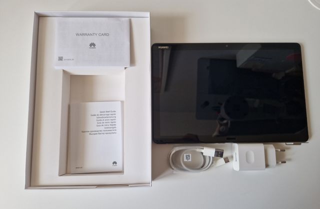 Huawei MediaPad M5 lite con accessori